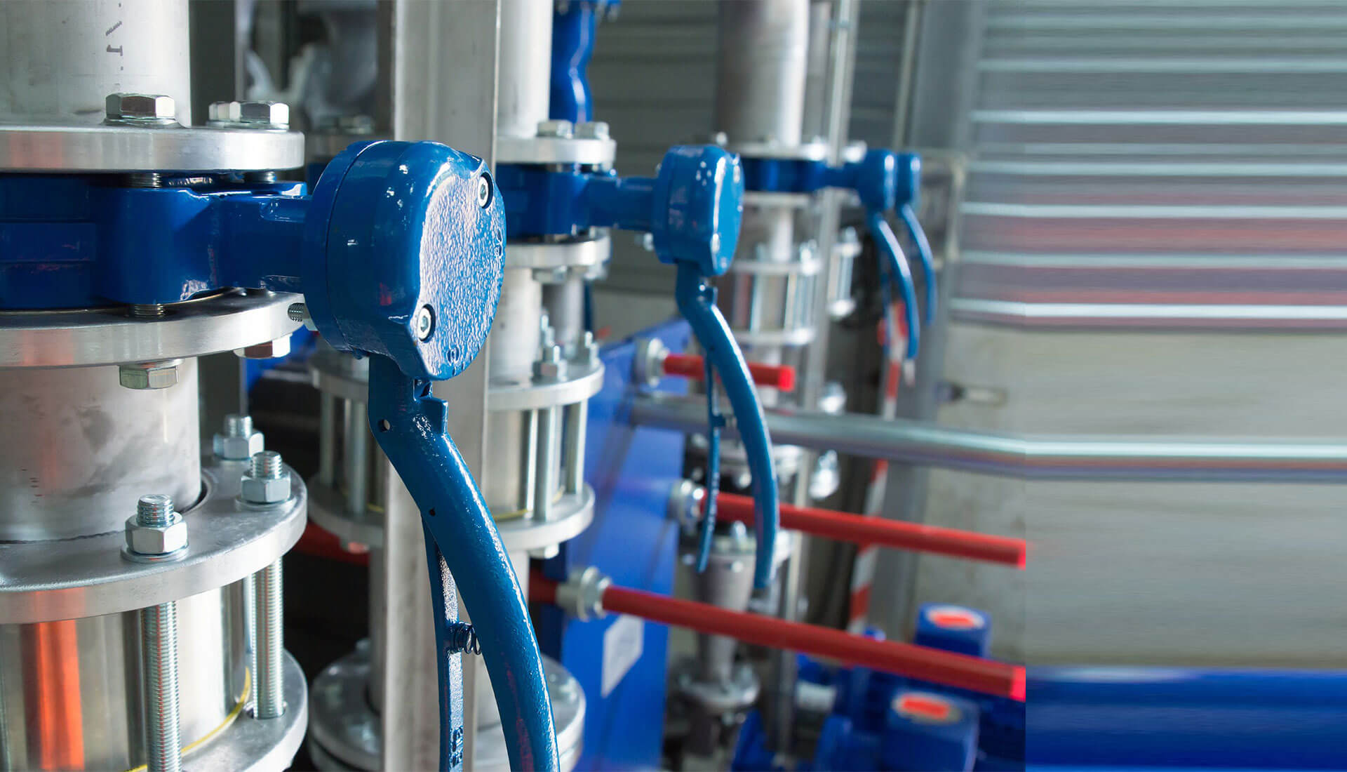 blue-valve-with-metal-pipe
